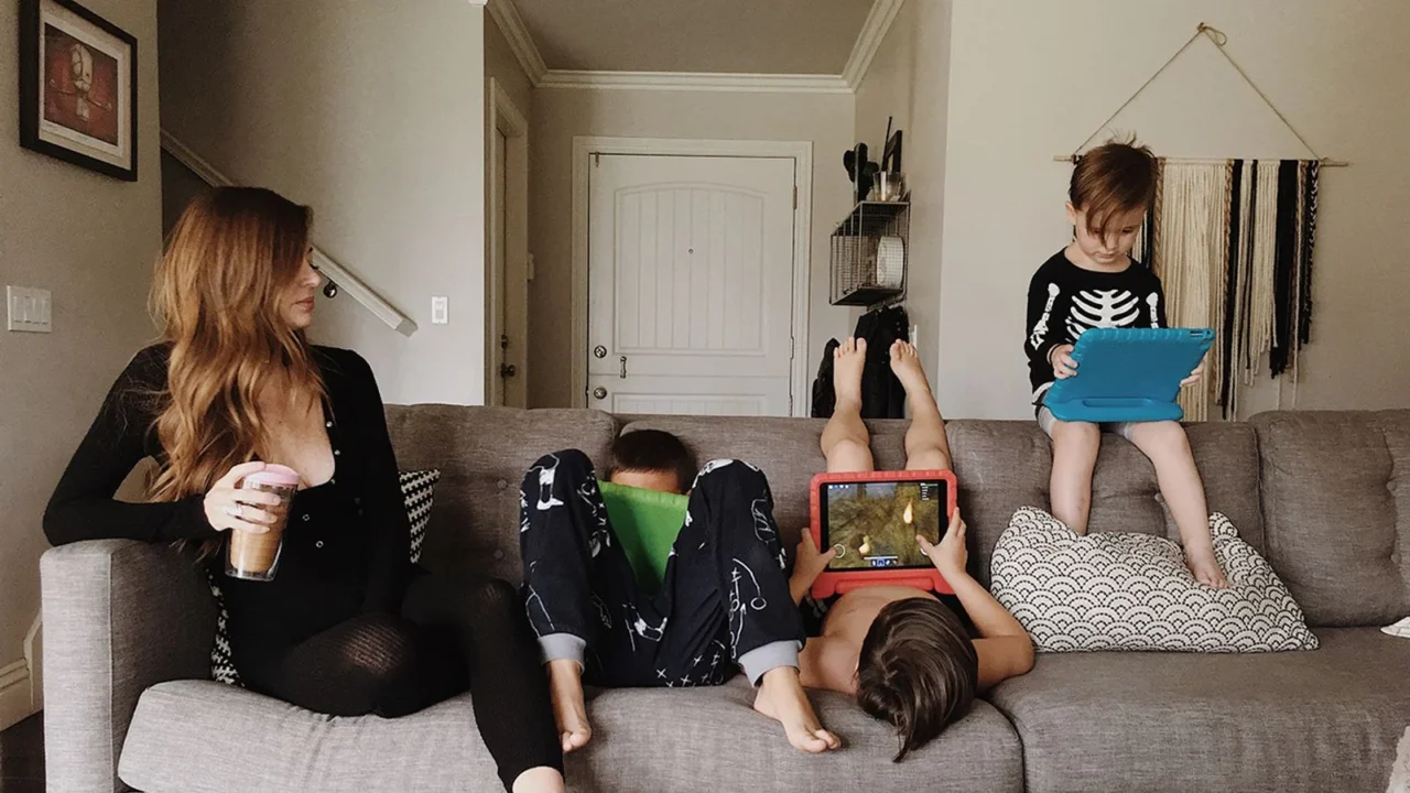 Managing Screen Time Without Creating Power Struggles